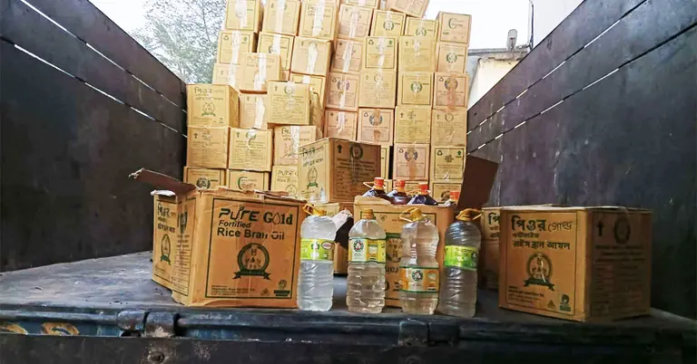 টিসিবির তেলের কার্টুনে পানির বোতল পাওয়া গেছে